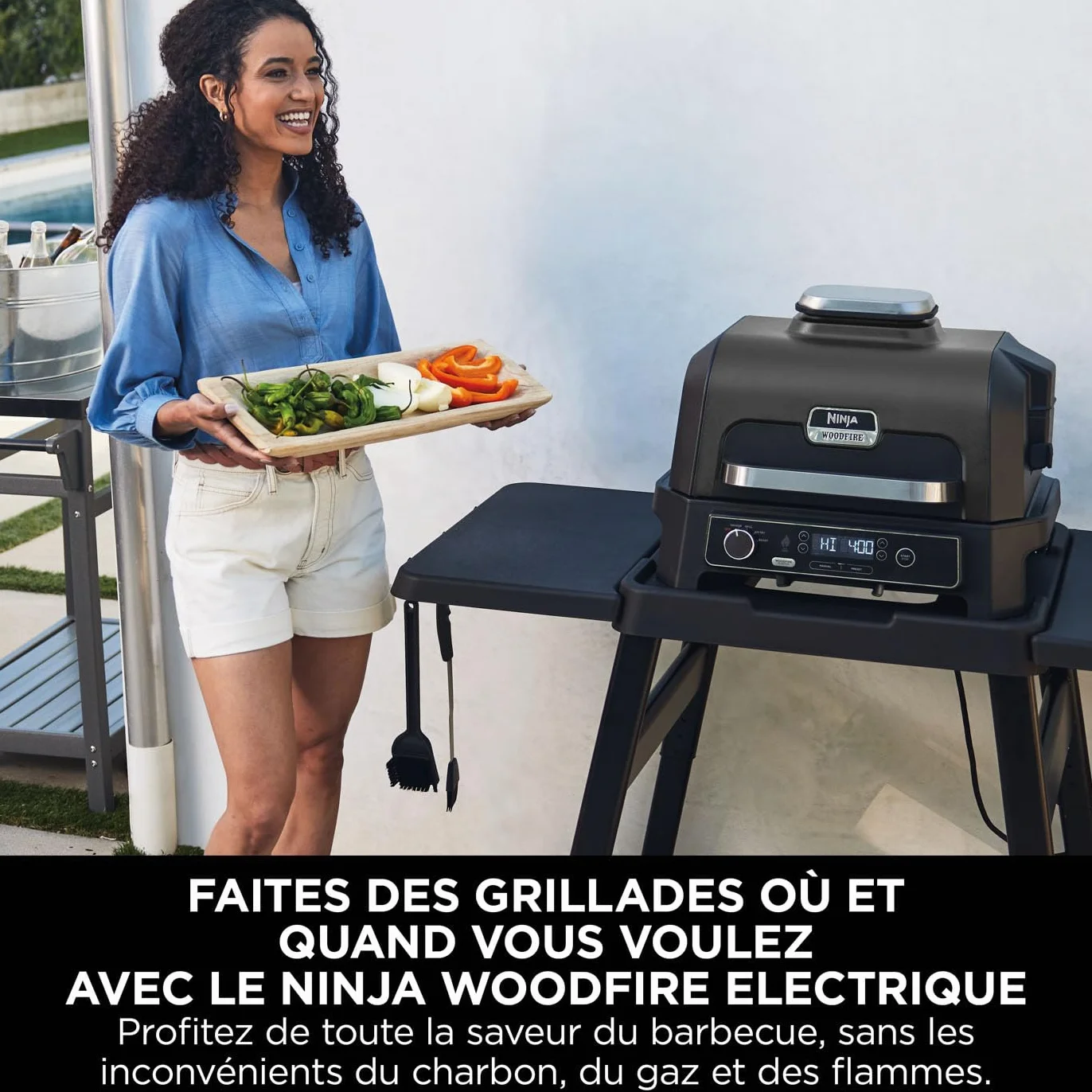 Ninja Woodfire Barbecue électrique et fumoir Pro XL 4-en-1 avec thermomètre, Air fryer d'extérieur, Smart Cook, granulés Woodfire, portatif, gris/noir OG850EU