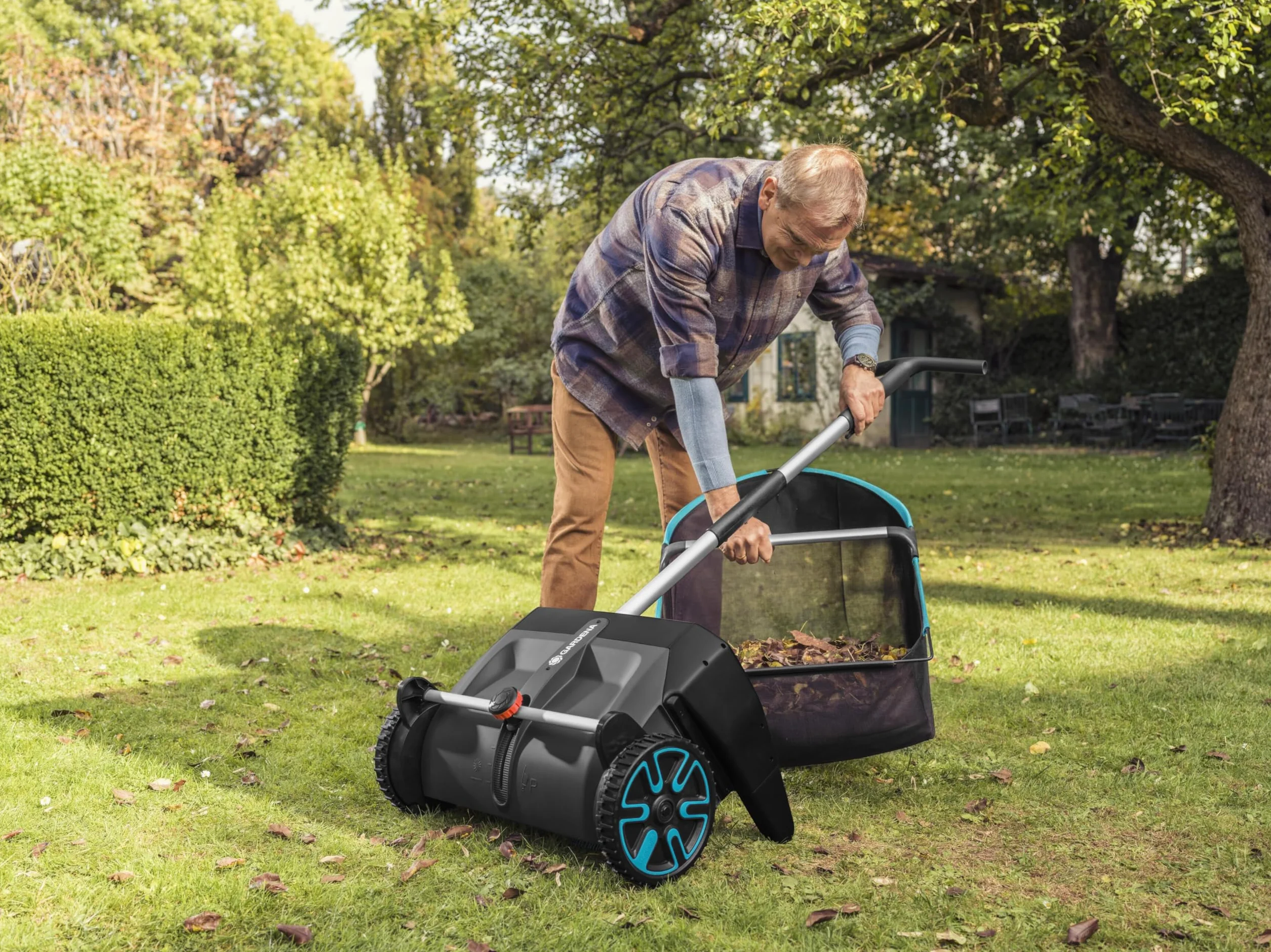 Gardena Aspirateur de Feuilles Balayeuse Mécanique Jardin Sac Capture Amovible Brosses Rotatives 3565-88