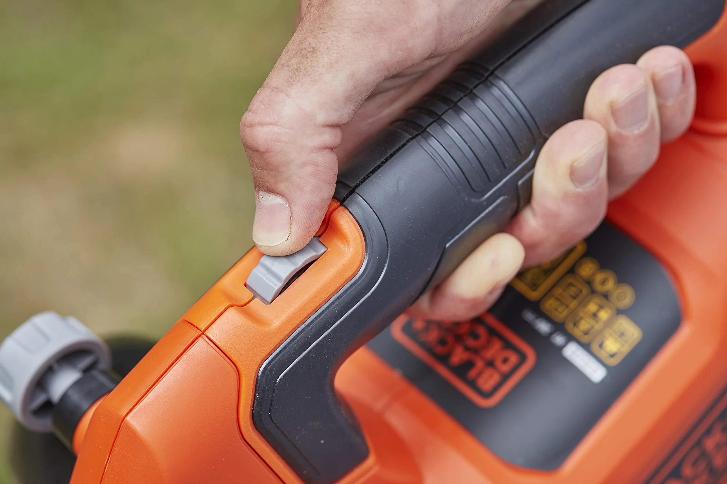 BLACK+DECKER BCBLV36B-XJ Aspirateur souffleur broyeur sans fil 36V sac 45L