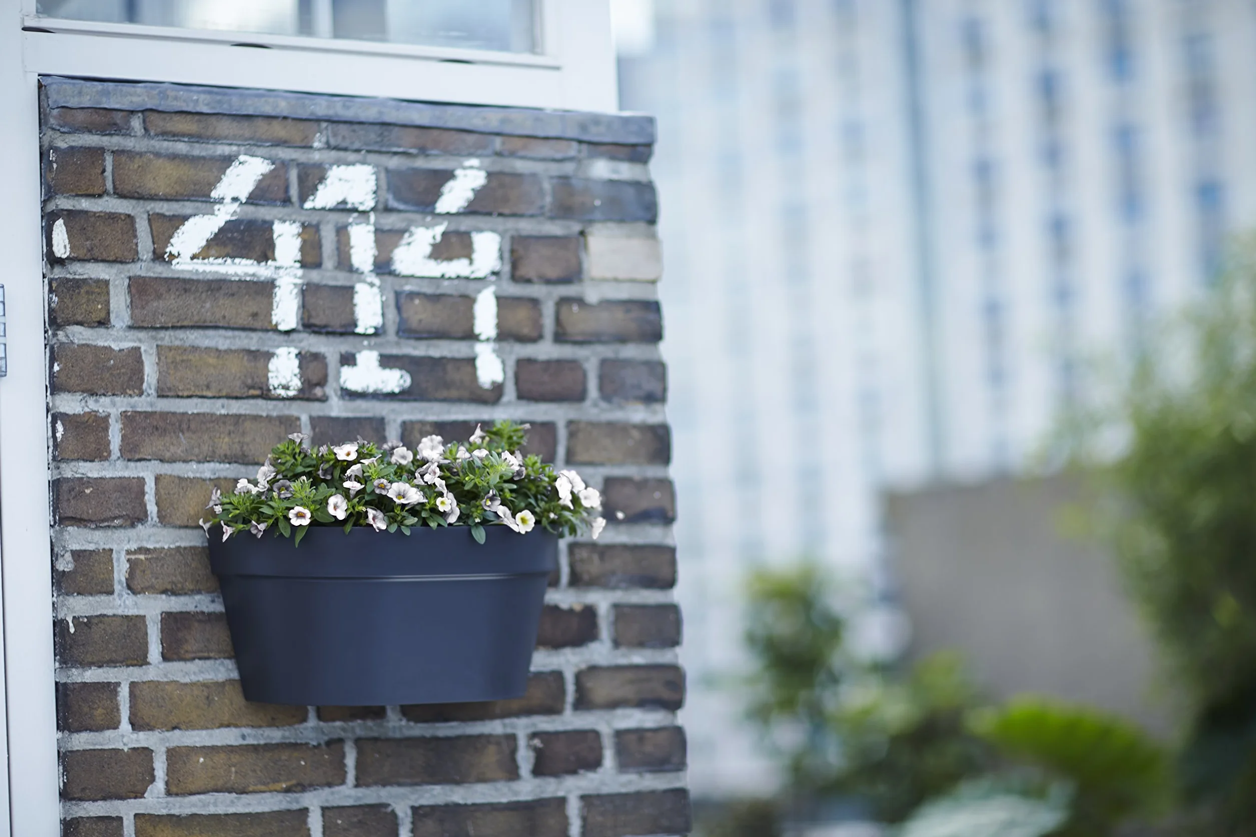 Elho Loft Urban Mural 40 Planteur Balcon Extérieur Ø 39.3 x H 18.8 cm Blanc