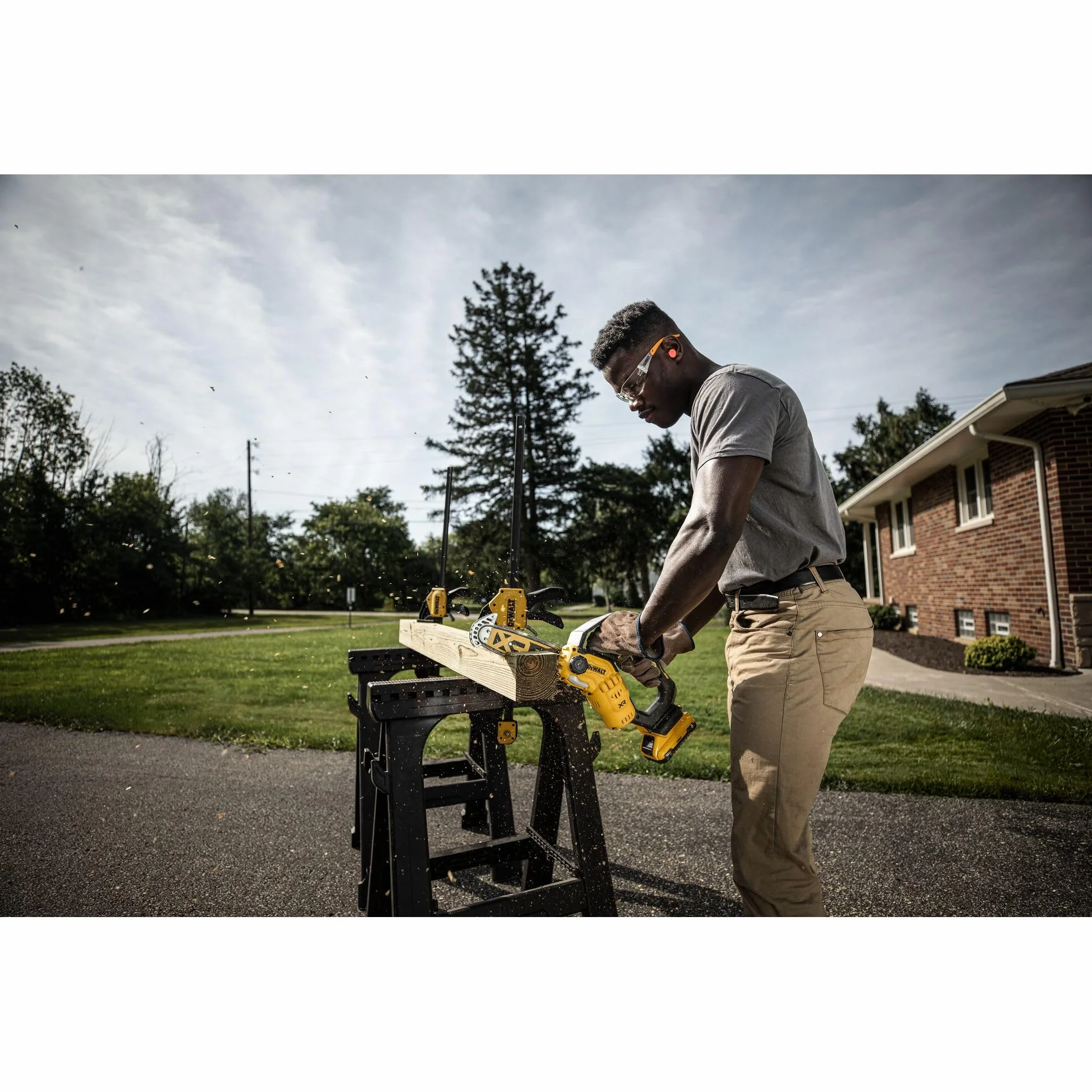 DEWALT- Tronçonneuse élagueuse XR 18V 20cm, Outil seul, DCMPS520N-XJ