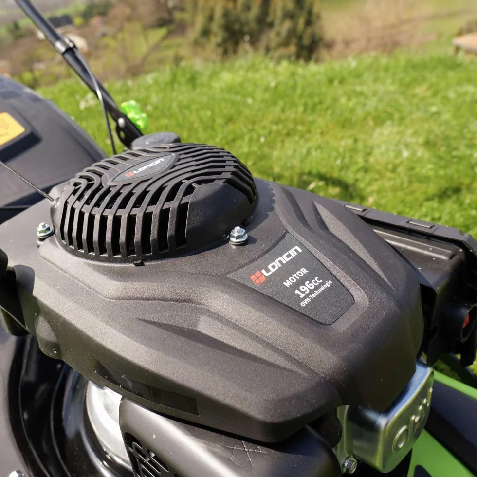 Tondeuse thermique 196CC auto-propulsée Loncin V200 largeur de coupe 53 cm bac collecteur 65L