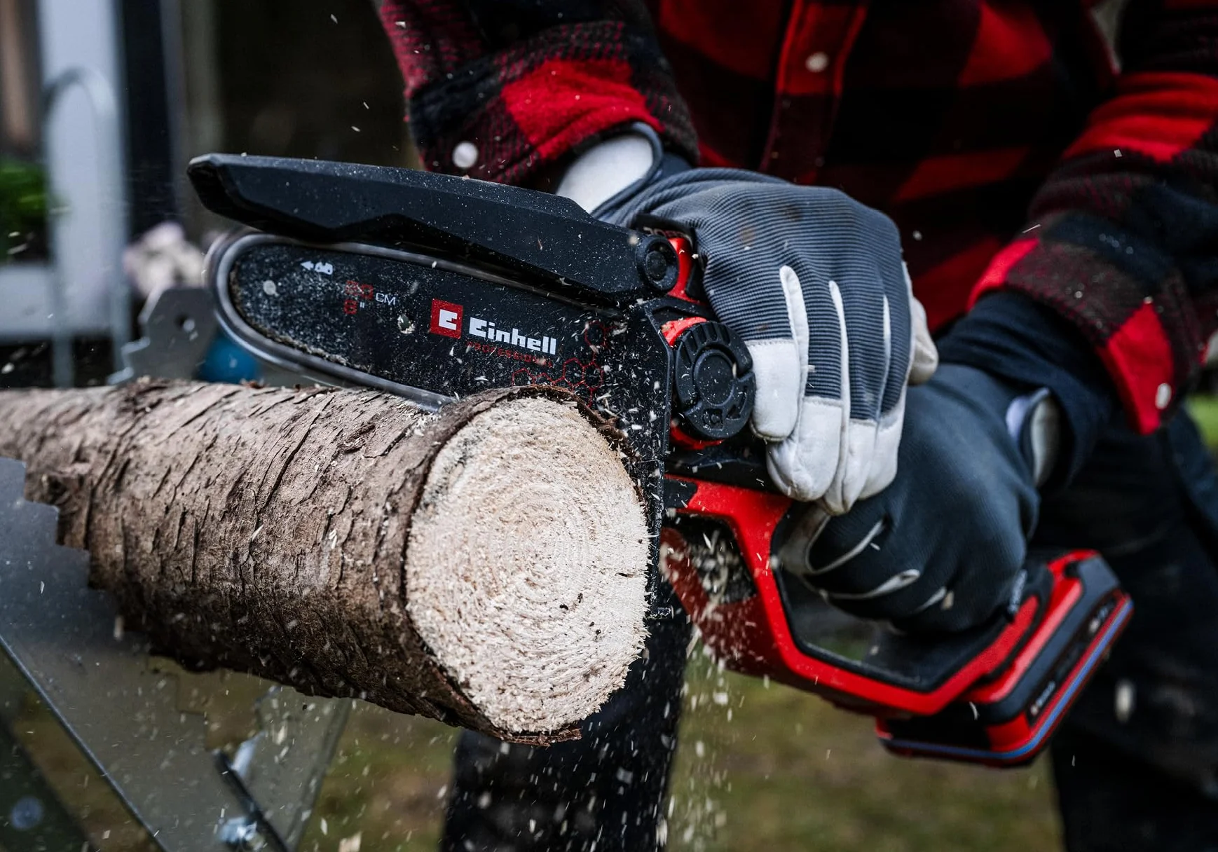 Einhell Professional Élagueuse sans fil GP-PS 18/20 Li BL-Solo Power X-Change (18 V, longueur de coupe 15 cm, moteur sans charbon, vitesse de chaîne 8 m/s, lubrification automatique, sans batterie)