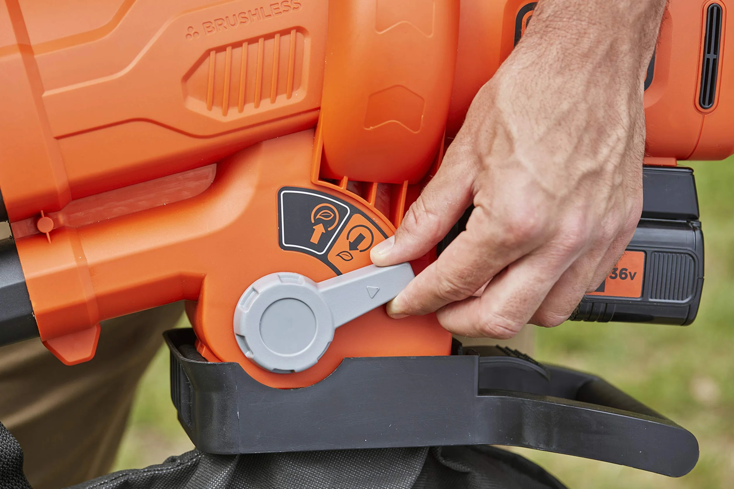 BLACK+DECKER BCBLV36B-XJ Aspirateur souffleur broyeur sans fil 36V sac 45L