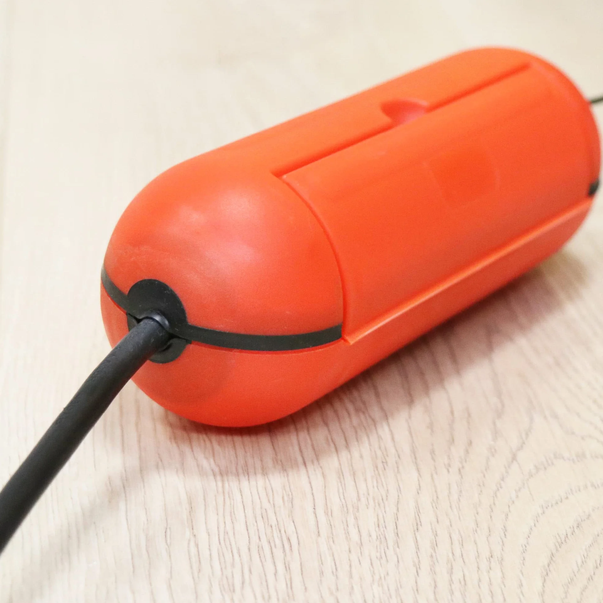 COM-FOUR® 3x boîtier de protection pour connexion enfichable, boîtier de protection pour usage intérieur et extérieur, capsule de protection pour rallonge, sécurité pour fiche et prise Schuko (Orange)