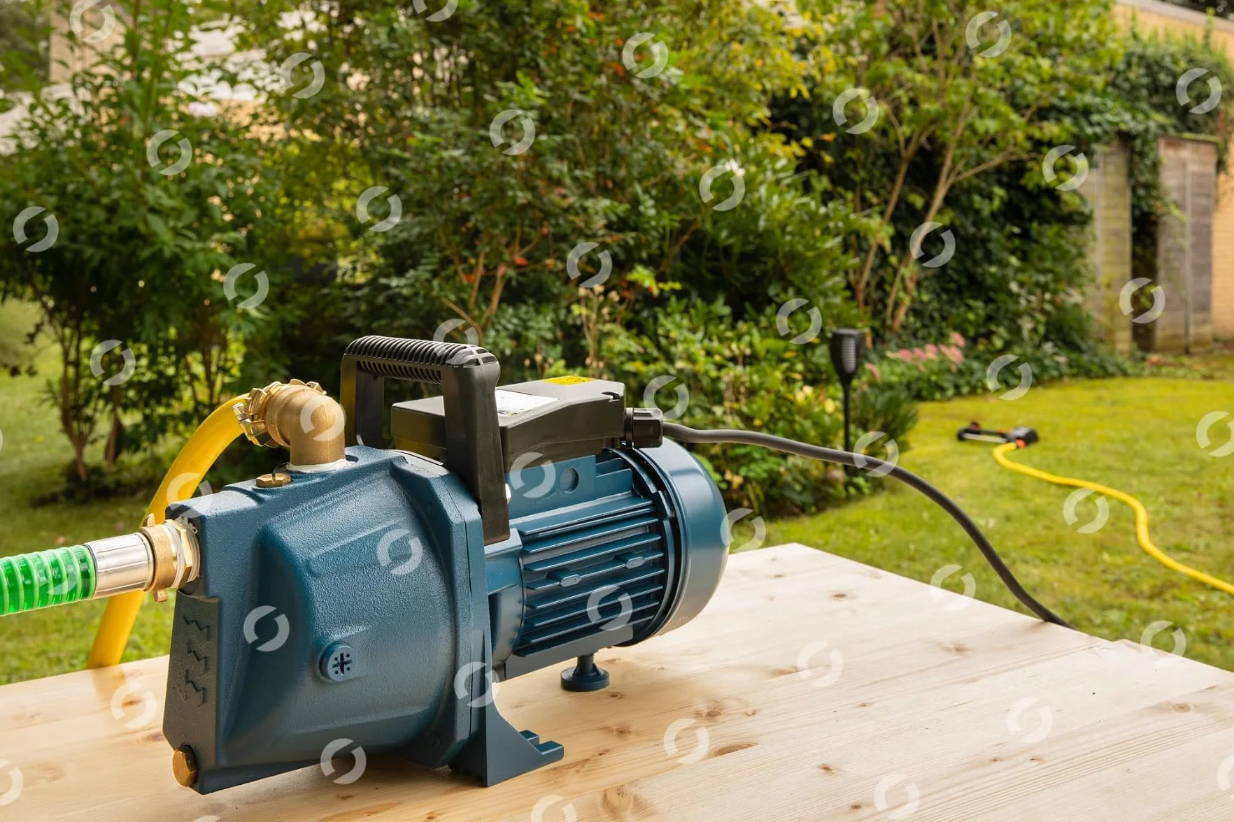 Tallas GARDEN 1500 B Pompe de jardin – 6 300 l/h – 1500 W – Hauteur de refoulement 48 m – Très robuste – Avec poignée et prise montée – Pompe d'arrosage